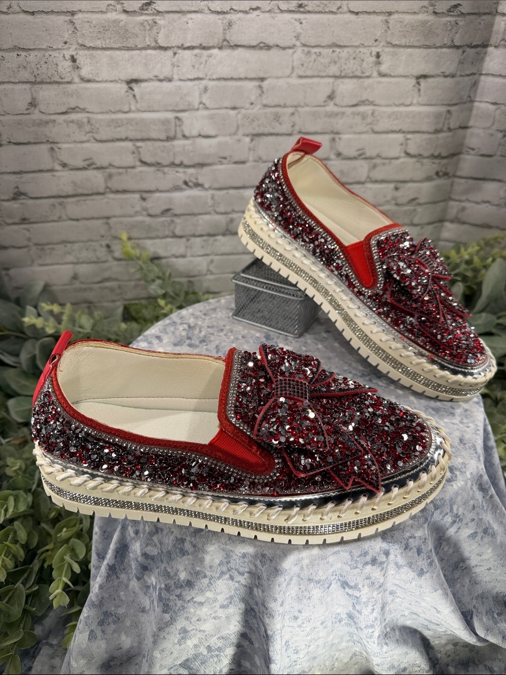 MUGUAN Festive Red & Silver Sequin Encrusted Platform Novelty Sneakers WMS 7.5M